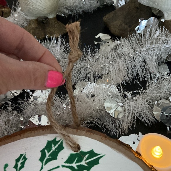 Season’s greetings, handmade wooden sign/plaque - Picture 2 of 9